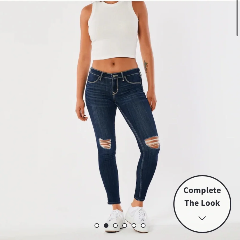 Hollister LOW-RISE RIPPED MEDIUM WASH JEAN LEGGINGS - Picture 2 of 7